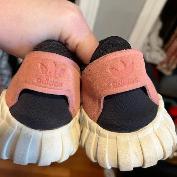 Black and pink Adidas - Picture 11 of 11